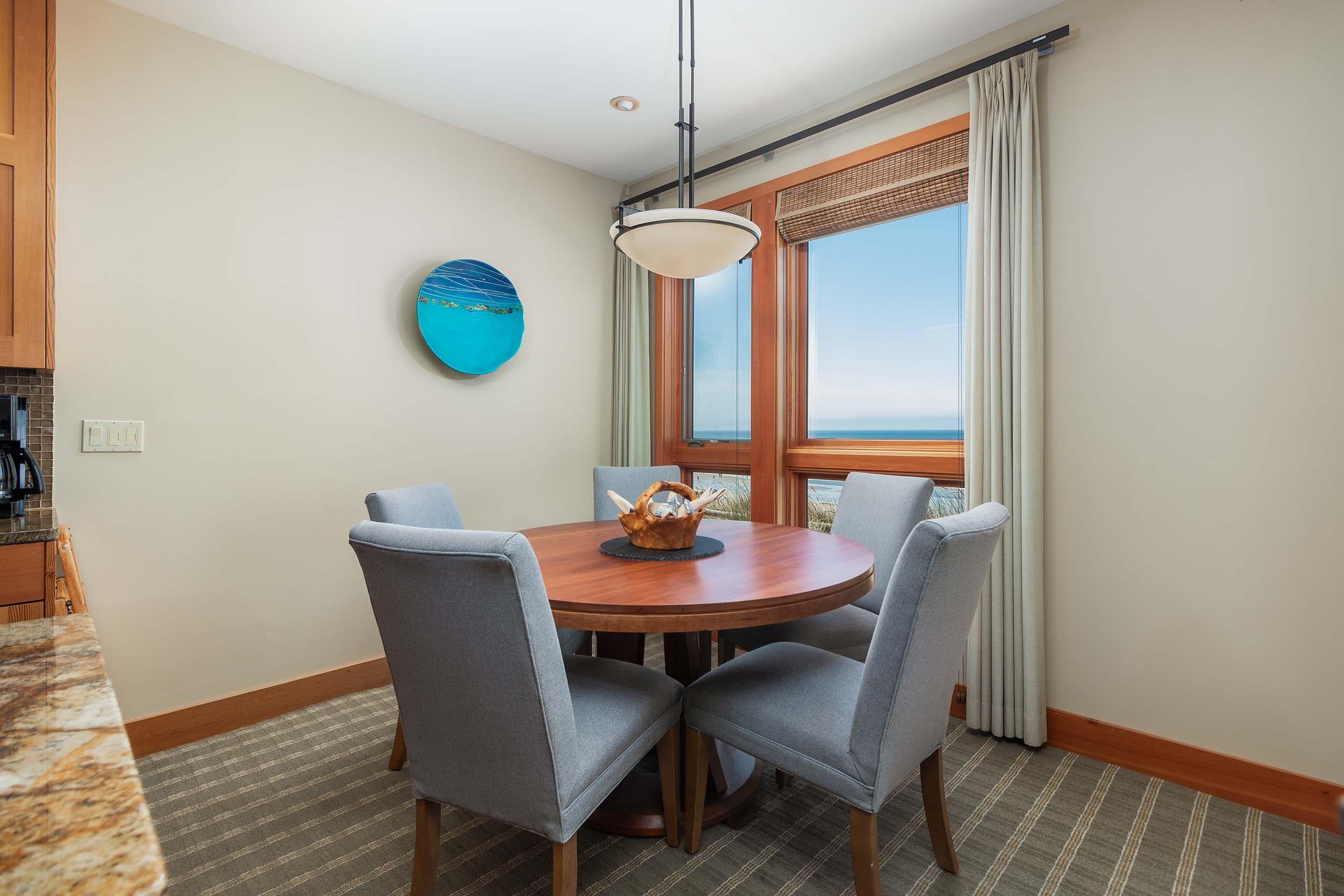 A dining table with 5 chairs in a 3 bedroom cottage at Headlands