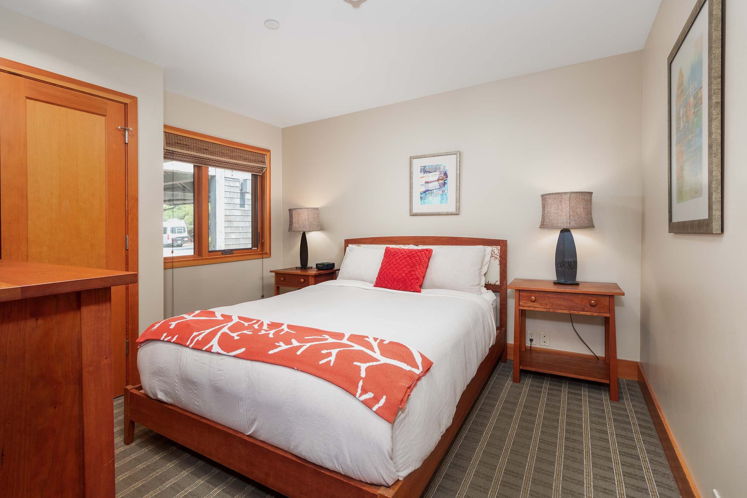 A queen bed in a 2 bedroom cottage at Headlands