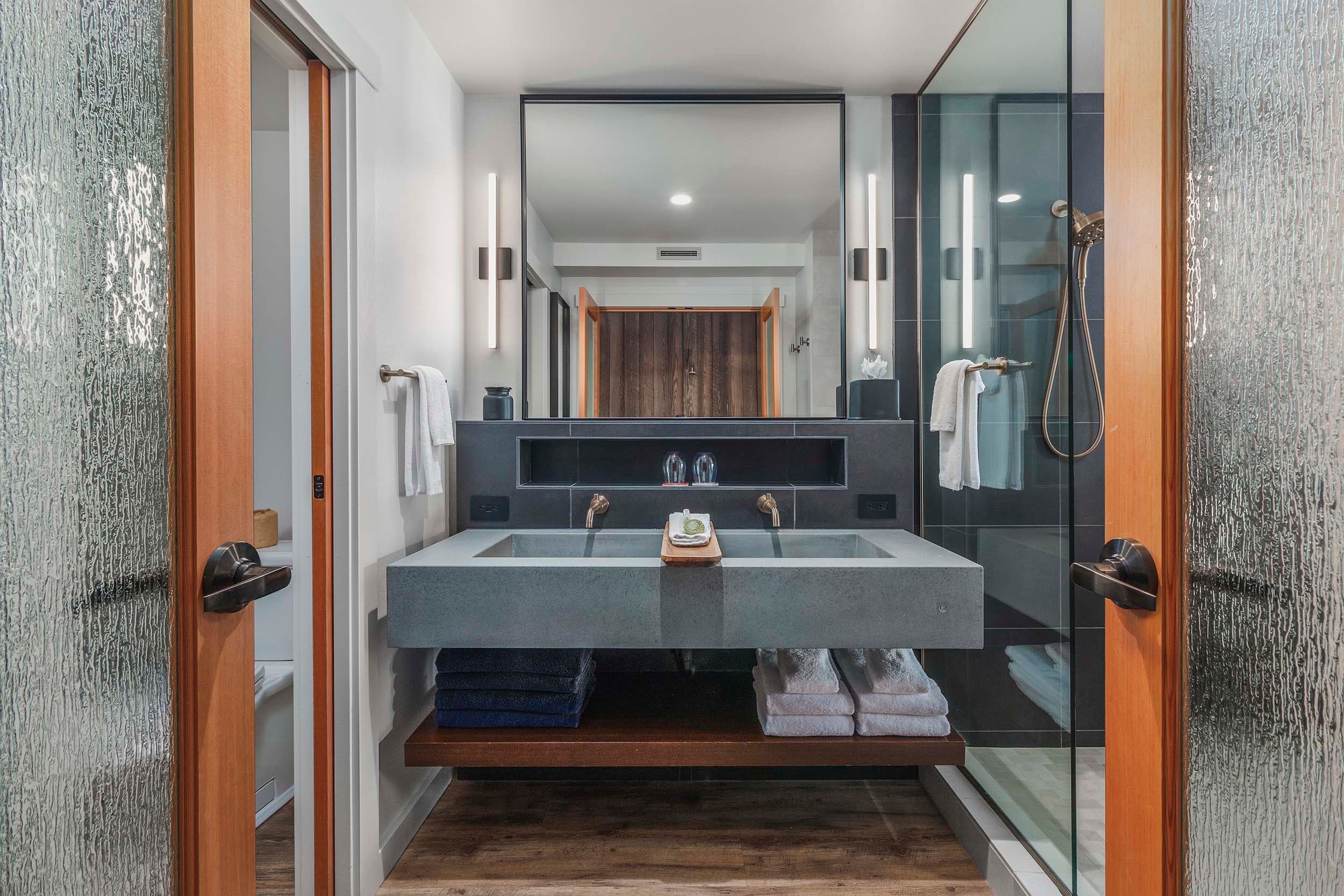 A modern beautiful bathroom in a Two Queens Signature room at Headlands